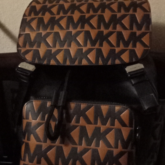 Michael kors unisex back pack - Picture 2 of 4
